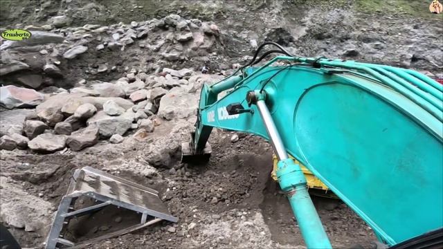 Строительство, экскаватор копает песок смотреть онлайн