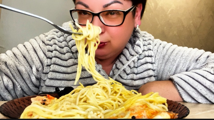 МУКБАНГ Макарошки с креветками👍Никто не обязан жить по вашим правилам дорогие ИДЕАЛЬНЫЕ! смотреть онлайн