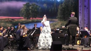 "Травы луговые". Поёт великолепная Анастасия Лысякова в сопр. Русского академического оркестра