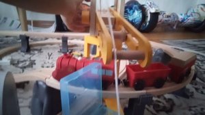 всем привет это снова я и хто обзор на мой поезд на пульте управления который подарил дед мороз