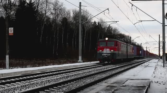 Нашумевший и надымивший "фантомас",последний оставшийся _лупоглазик_ и другие локомотивы смотреть онлайн