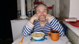 ужин с Рыжулей. сегодня звук был не очень хороший. мукбанг. обжор. еда на камеру. диета. шизофрения.