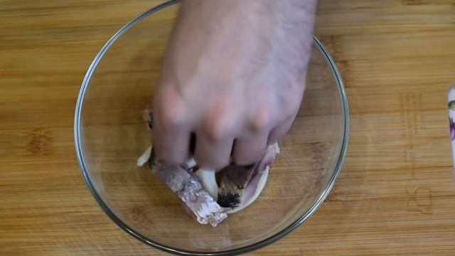 Простая закуска из селедки, которая никого не оставит равнодушным! Селедка в соусе смотреть онлайн