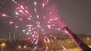 Пускаем фейерверки на новый год 2026. Петарды, большой жук, римские свечи. Корсар 2 и корсар 18.