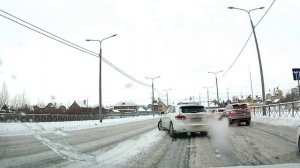 Хоть мигалки бы включил