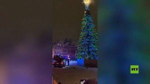 اشتعال شجرة عيد الميلاد الرئيسية في بولندا ليلة رأس السنة