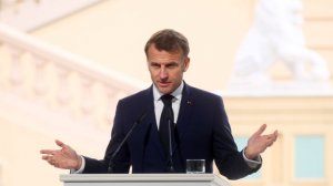 Макрон пообещал оставаться на посту президента до последней секунды своего срока