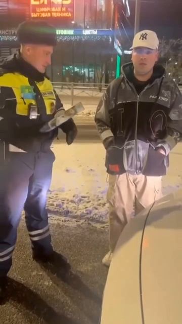 Гаишники поздравили первого нетрезвого водителя, на которого составили протокол в 2026 году смотреть онлайн