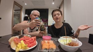 Мукбанг ответили на КРИТИКУ их комментариев! Каждый отдыхает в СВОЁМ Таиланде! Семейный ужин Паттайя