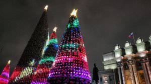 Новогодняя елка на самой большой площади Европы.