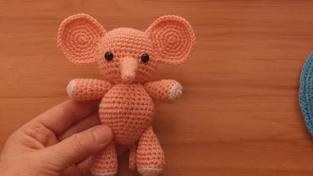 Игрушка слоник крючком ч.1 ножки ,уши. смотреть онлайн