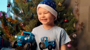 Синий трактор. Распаковка игрушки.