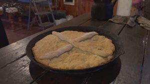 Студенты-казаки кашеварят в Рождественском курене