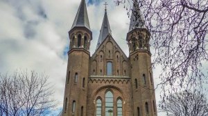 В Амстердаме загорелась церковь Вонделкерк, построенная в 1872 году