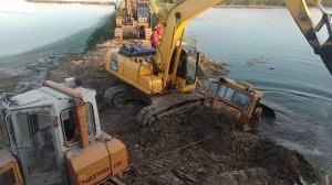 Утопили бульдозер ..КАК ДОСТАТЬ.(3)
