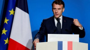 Макрон пообещал работать до последней секунды своего срока