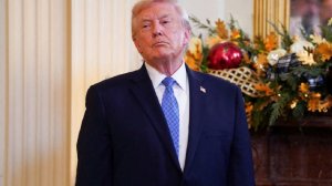 CNN: новые синяки на руках Трампа вызывают вопросы о его здоровье