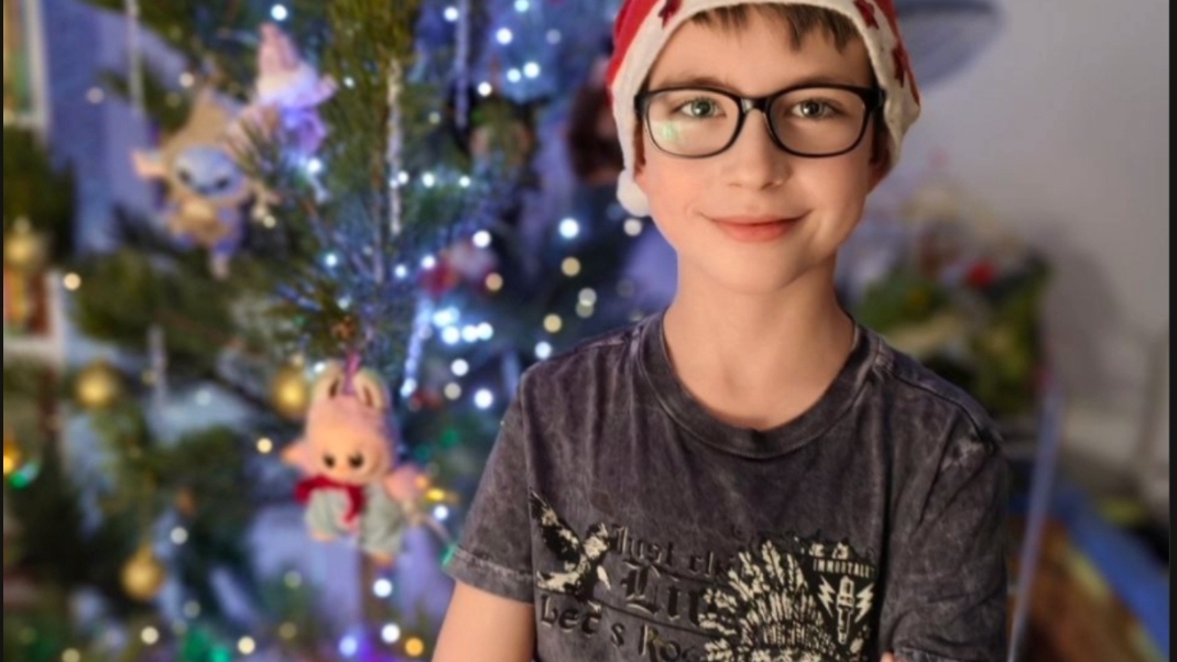 Дэмиан 16 - С новым годом! (Офицальная песня на новый 2026 год) смотреть онлайн