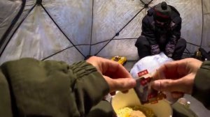 ЭТО ЧТО ЗА РЫБАЛКА!ПЕРВЫЕ СУДАКИ,ЛЕЩИ ЛОПАТЫ!МЫ НЕ БЫЛИ ГОТОВЫ К ТАКОМУ,ОТКРЫЛИ СЕЗОН ЗИМНЕЙ РЫБАЛКИ