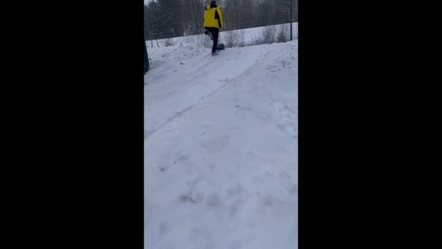 Обзор на аккумуляторный снегоуборщик купленный в Wildberries за 6000р отзыв реального пользователя. смотреть онлайн