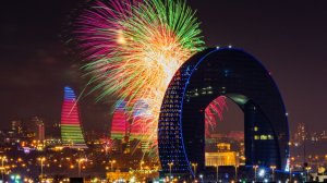 Баку отпраздновал Новый 2026 год ярмарками, гуляниями и салютом над Каспием