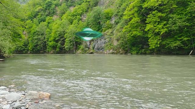 На реке Кавказа НЛО завис смотреть онлайн