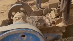 САМАЯ БОЛЬШАЯ в МИРЕ камнедробилка РАЗРУШАЕТ ГИГАНТСКИЕ горные породы