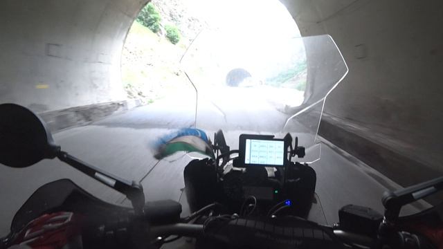 Серпантины, туннели и красивые виды Таджикистана смотреть онлайн