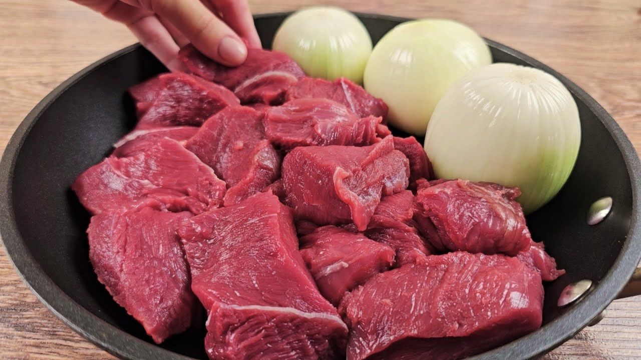 Ох какая вкуснятина! Как правильно пожарить мясо. Такое мясо можно есть губами! смотреть онлайн