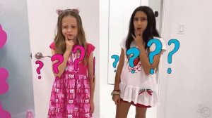 Настя и Ева снимают школьное видео