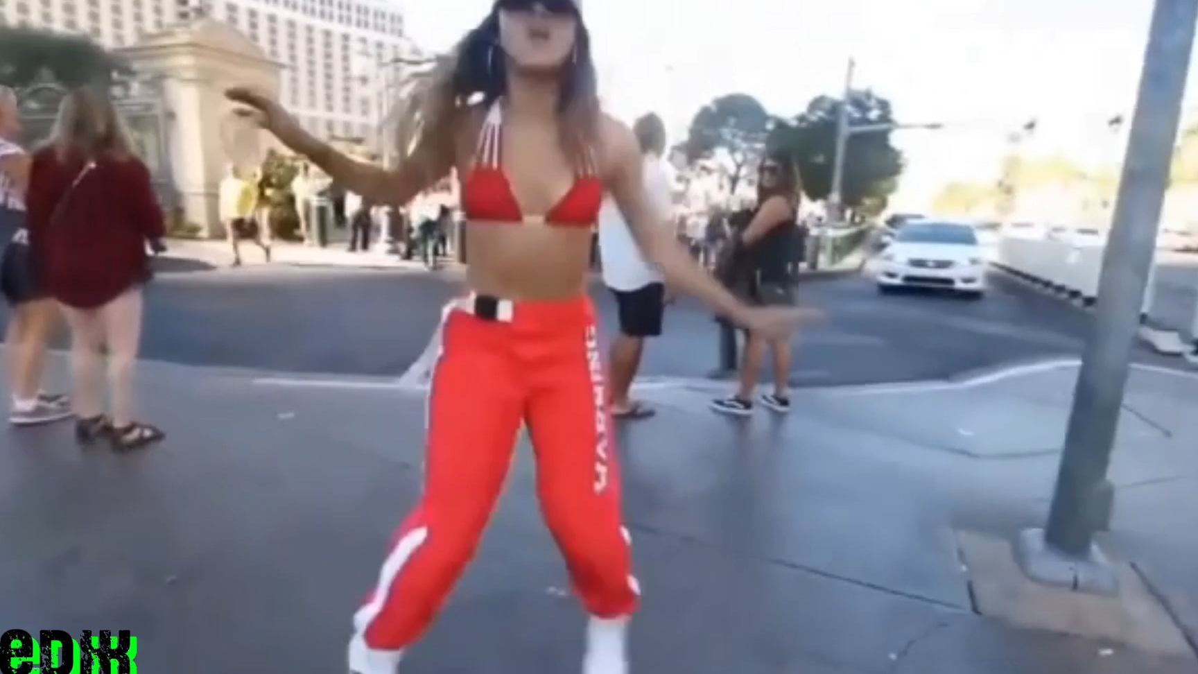 ХЗ - ЕСЛИ ВЕТЕР ДУЕТ В СПИНУ смотреть онлайн