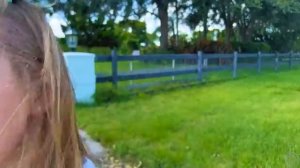 Настя получает подарки от подруги