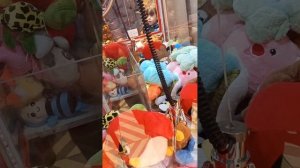 выиграли много игрушек в автомате хватайка