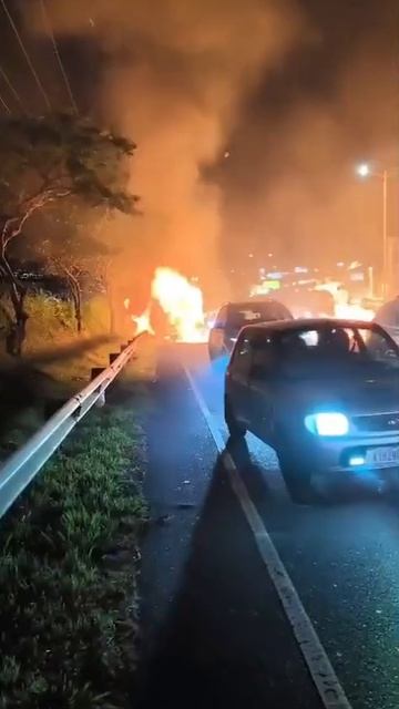 #Коста_Рика Фееричный косплей "прозрачного гонщика" из Коста-Рики смотреть онлайн