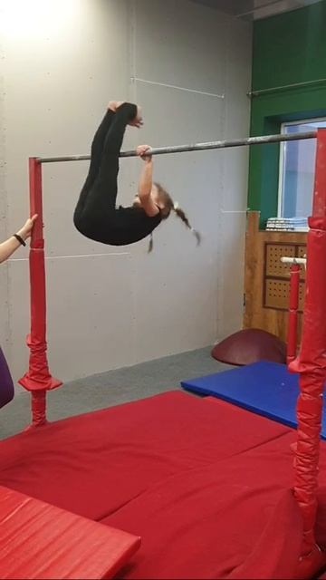 Тренировка, спортивная гимнастика смотреть онлайн