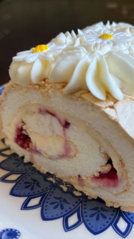 Меренговый рулет и все секреты его успешного приготовления😻 смотреть онлайн