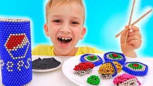 Детишки весело проводят время с семьёй