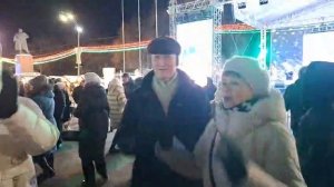 Танцы у ёлки.....01.01.26 Гомель площадь Ленина 🥰💫