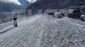 Сотни автомобилей застряли на границе России и Грузии. Проезд по ключевому маршруту (Верхний Ларс )