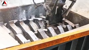 Гигантский измельчитель шин против шин и металлических вещей! Экстремальная машина для измельчения