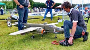 Радиоуправляемая масштабная модель самолета North American B-25  / Демонстрация полета !!!