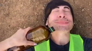 Малой учится водить.