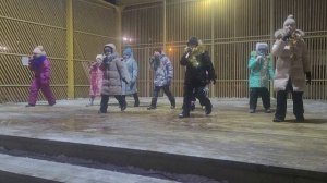 Андрей поет на нг елке . 2026