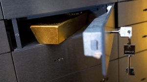 Работавший водителем в ТЦК мужчина задекларировал золотые слитки