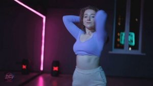 LONELY DANCER 💃 Lost in an 80s Midnight City