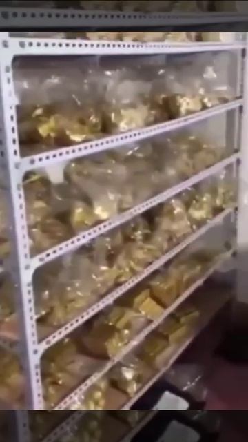 13,5 тонн золота и 23 тонны денег: что нашли у китайского чиновника