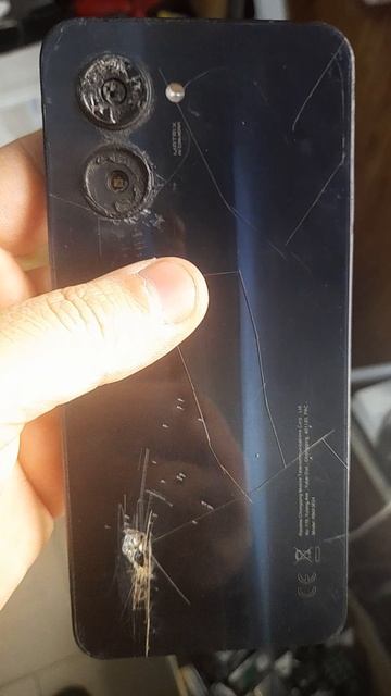 Приняли на ремонт телефон, после того, как по нему проехал автомобиль смотреть онлайн