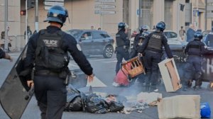 Во Франции подожгли 1173 автомобиля в новогоднюю ночь