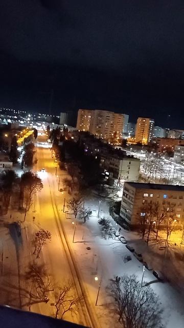 Вечером 1 янапря 2026г. на крыше нащего дома празднуем Новый год!  3 видео. смотреть онлайн