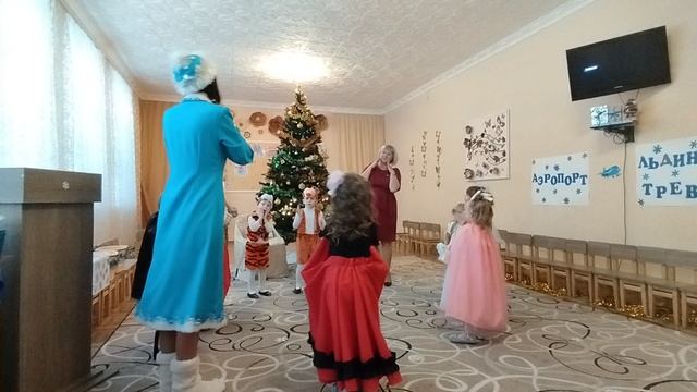 Хоровод  у Нарядной ёлочки смотреть онлайн